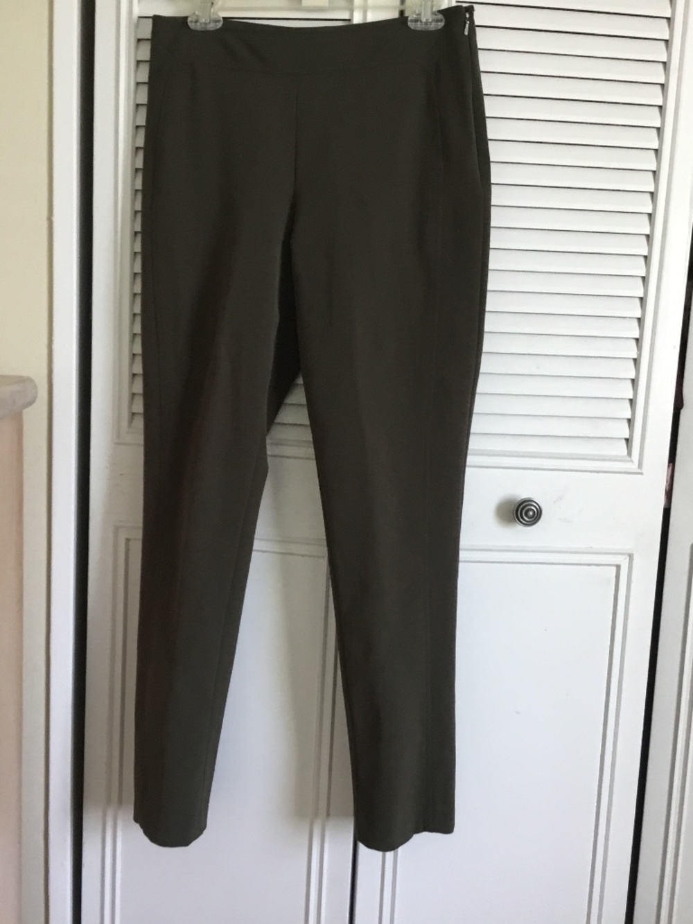 Hilton Hollis Miracle stretch pants in neutral green with side zipper size 4